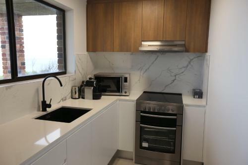 67 South Pacific Crescent - Apartment 2