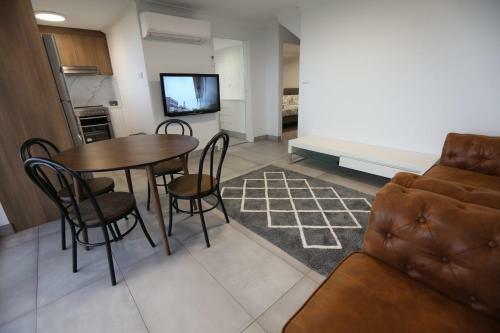 67 South Pacific Crescent - Apartment 2