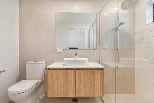 Apartamento Incredible 2-bed Unit With Parking And Lounge Deck