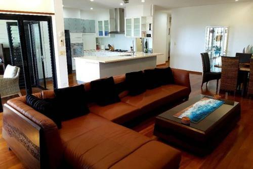 Stonehaven With Private Pool