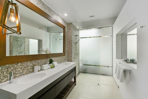 Esprit 9 Luxury Retreat