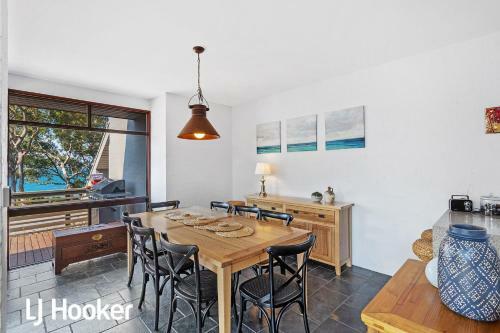 Wanda Waterview - Tranquil Treetop Surrounds