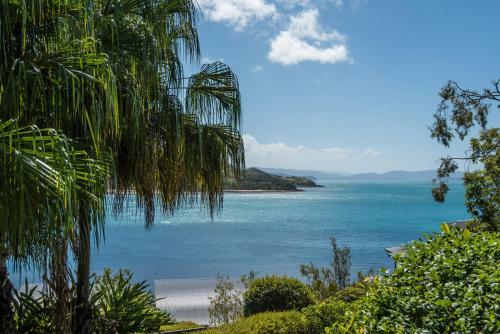 Waves 3 Luxury 3 Bedroom Endless Ocean Views Central Location + Buggy