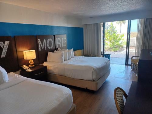 Hotel Sirata Beach Resort