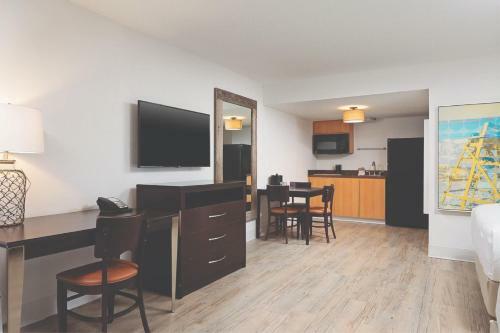 Hotel Sirata Beach Resort