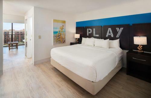 Hotel Sirata Beach Resort