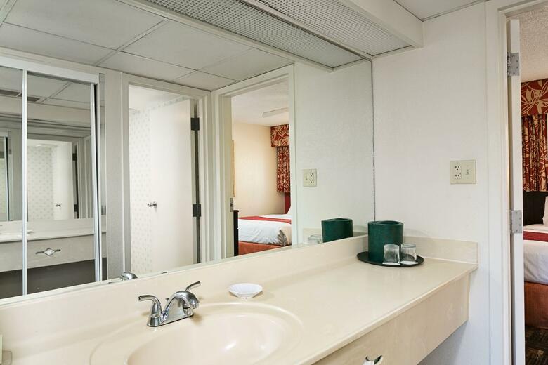 Hotel Sirata Beach Resort