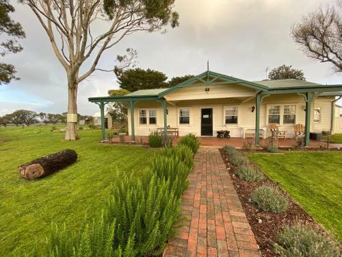Byfrons Phillip Island Farmhouse