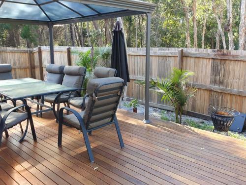 26 Satinwood Drive- Low Set Modern, Sleeps 8