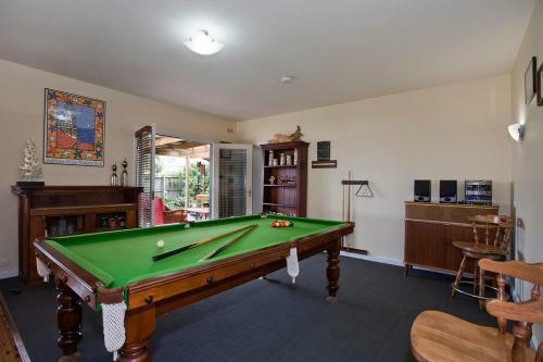Charles Central Oasis 8
