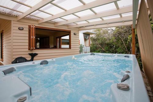 Charles Central Oasis 8