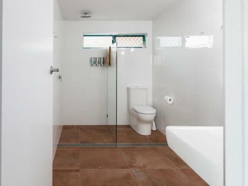 White Waves 5 - Absolute Beachfront In Hastings Point
