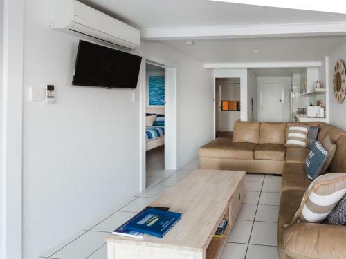 White Waves 5 - Absolute Beachfront In Hastings Point