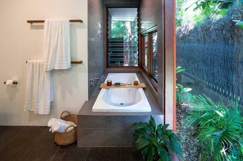 The Luxe Bungalow - Byron Beach Retreats