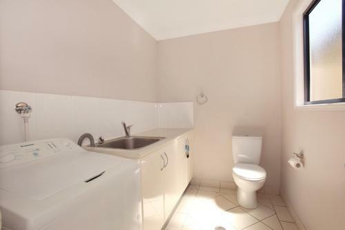 Oomoo 27 - Four Bedroom Townhouse - Close To Beaches!