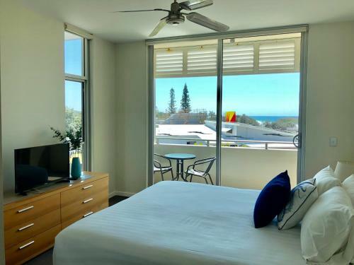 Absolute Beachfront - Cabarita Beach - Ocean Views - 3 Bed Apartment