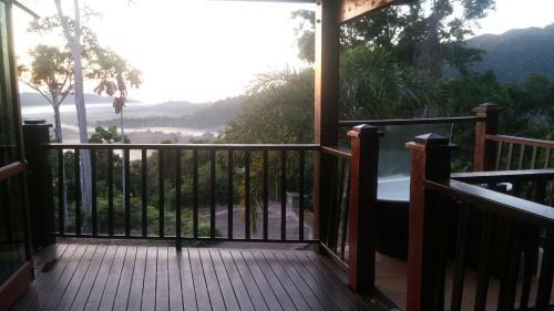 Daintree Holiday Homes - Yurara