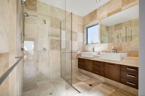 Contemporary & Central, Sunshine Beach