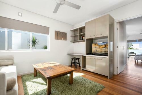 Contemporary & Central, Sunshine Beach