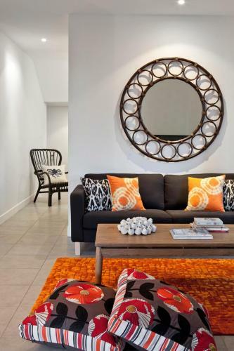 Spacious With Surf Views, Sunshine Beach