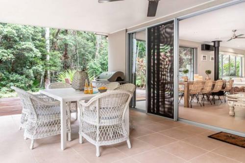 Noosa Rainforest Escape - Asian Influences