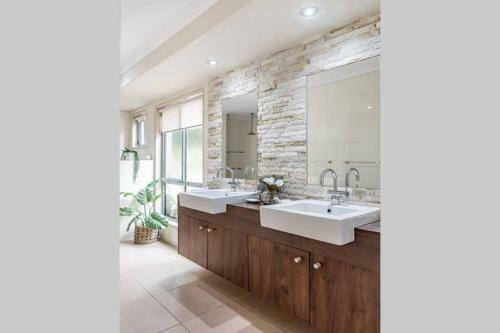 Noosa Rainforest Escape - Asian Influences