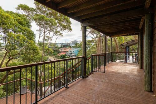 Stylish Renovated Home - Ocean Views - Fireplace