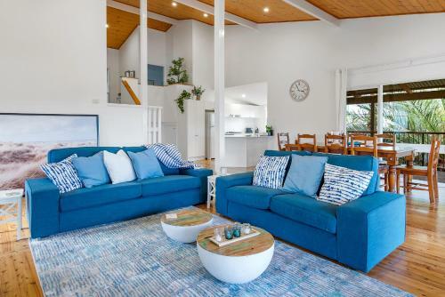 Stylish Renovated Home - Ocean Views - Fireplace