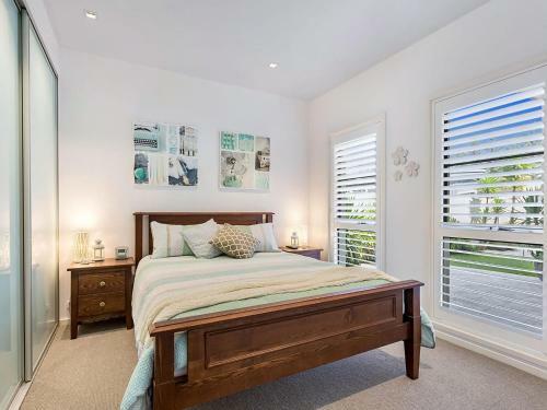 Living The Dream @ Corlette