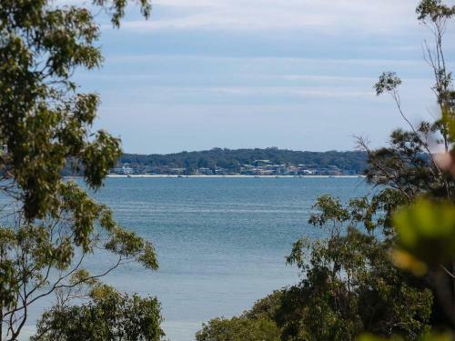 Unit 1 44 Danalene Pde Fantastic Waterfront Property With Air Con