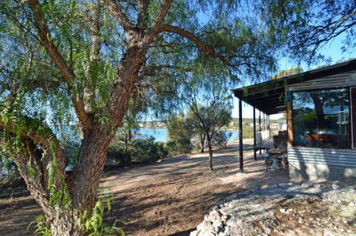 Cdc-625 Beach House Incl.rear 2br Studio