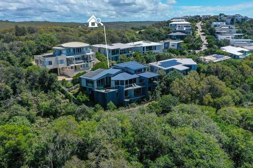 Seclusion By The Sea, Castaways Beach