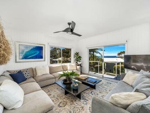 Akora At Hyams 4pm Check Out Sundays