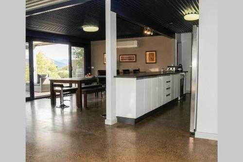 Lakeview Lodge - Mountain Bay