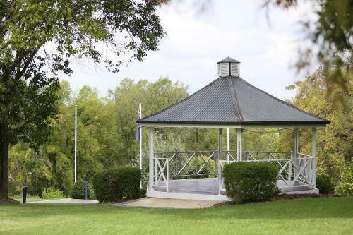 Hotel Lake Hume Resort