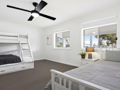 Heartland And Burrows - 450m To Beach