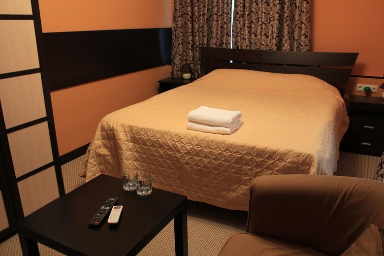 Adam Hotel
