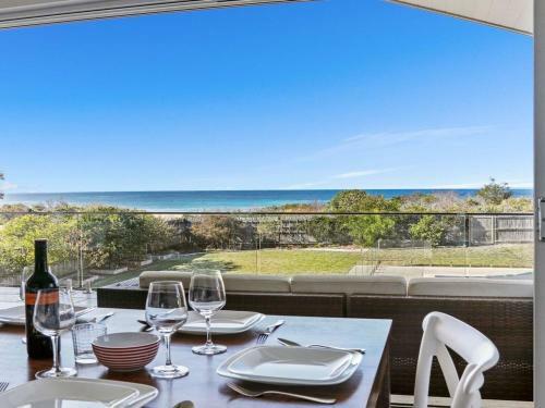 Dayz Dreamin - Pool, Gas Fireplace And Beachfront