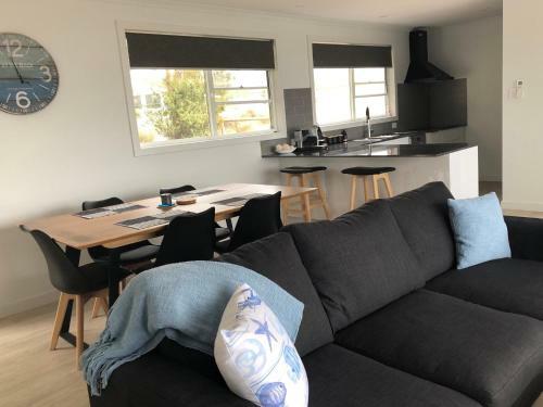 Binalong Brae @ Bay Of Fires Two Bedroom Both With Ensuites