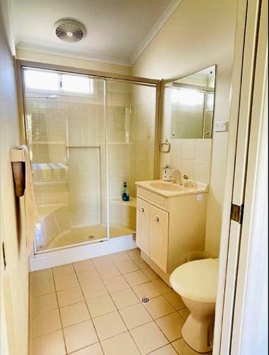 Unwind @ Goolwa Beach House - Pet Friendly