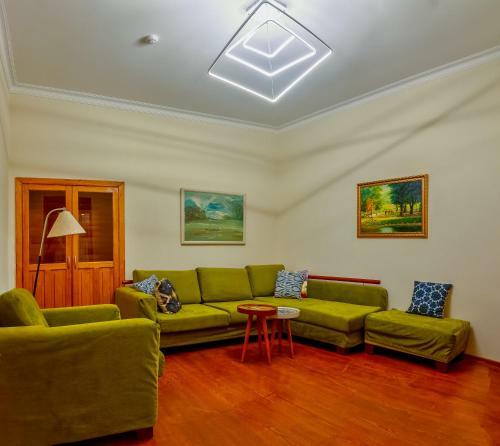 Oliva Inn & Hostel
