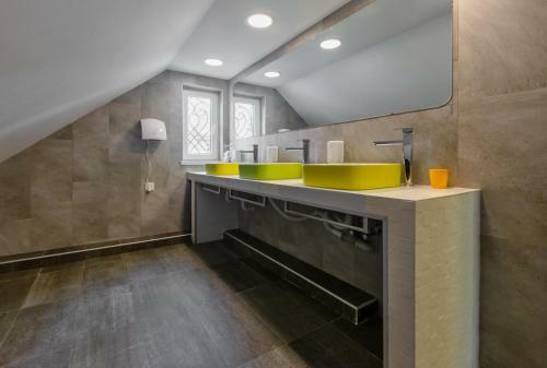 Oliva Inn & Hostel