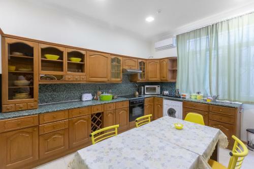 Oliva Inn & Hostel