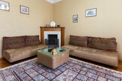 Azneft Square Flame Towers View Apartment