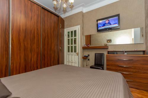Azneft Square Flame Towers View Apartment