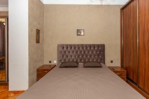 Azneft Square Flame Towers View Apartment