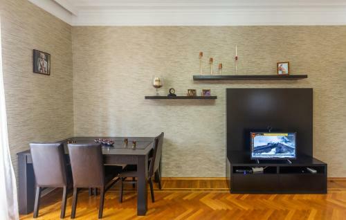 Azneft Square Flame Towers View Apartment