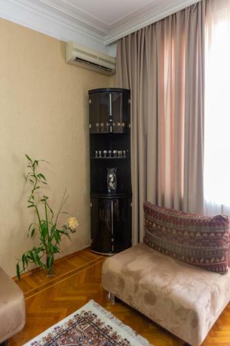 Azneft Square Flame Towers View Apartment