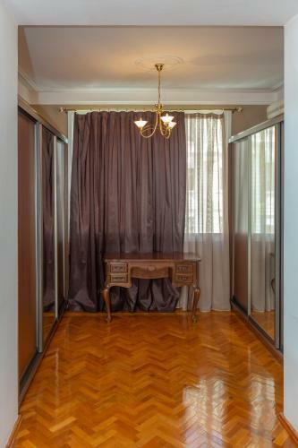 Azneft Square Flame Towers View Apartment