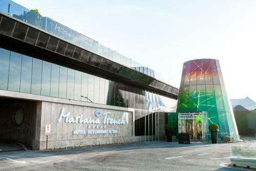 Hotel Mariana Trench